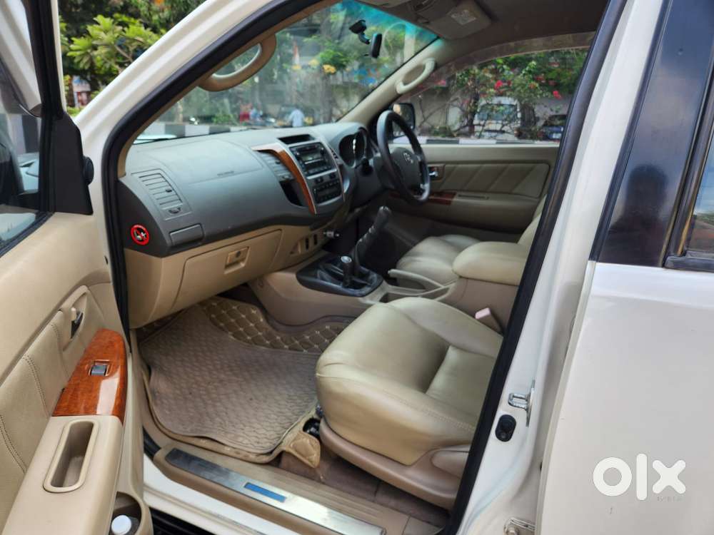 Toyota Fortuner 3.0 4x4 Anniversary Edition Mt, 2011, Diesel