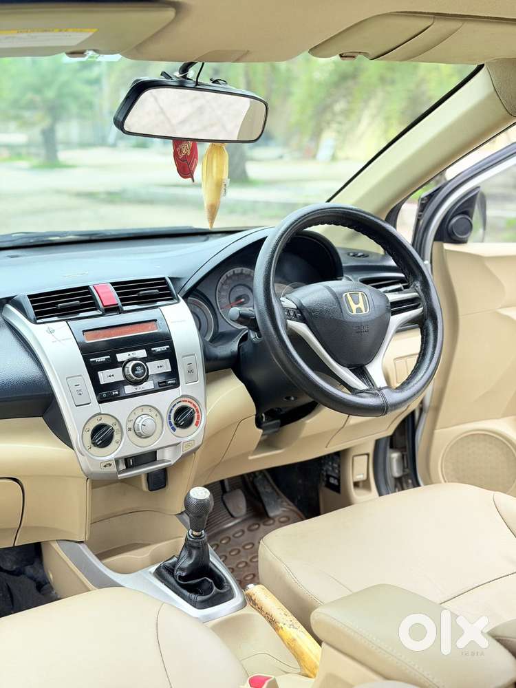 Honda City V Mt, 2011, Petrol