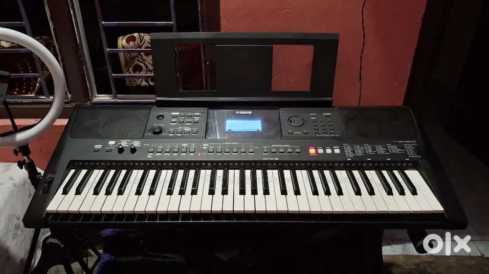 Yamaha psr 463 keyboard with stand bag and adapter only 1.5year old