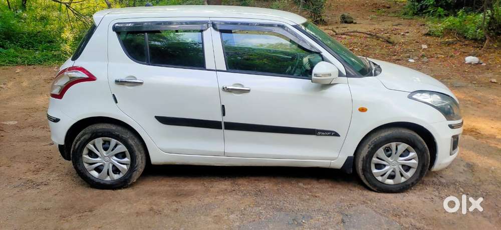 Maruti Suzuki Swift Lxi Option, 2018, Cng & Hybrids