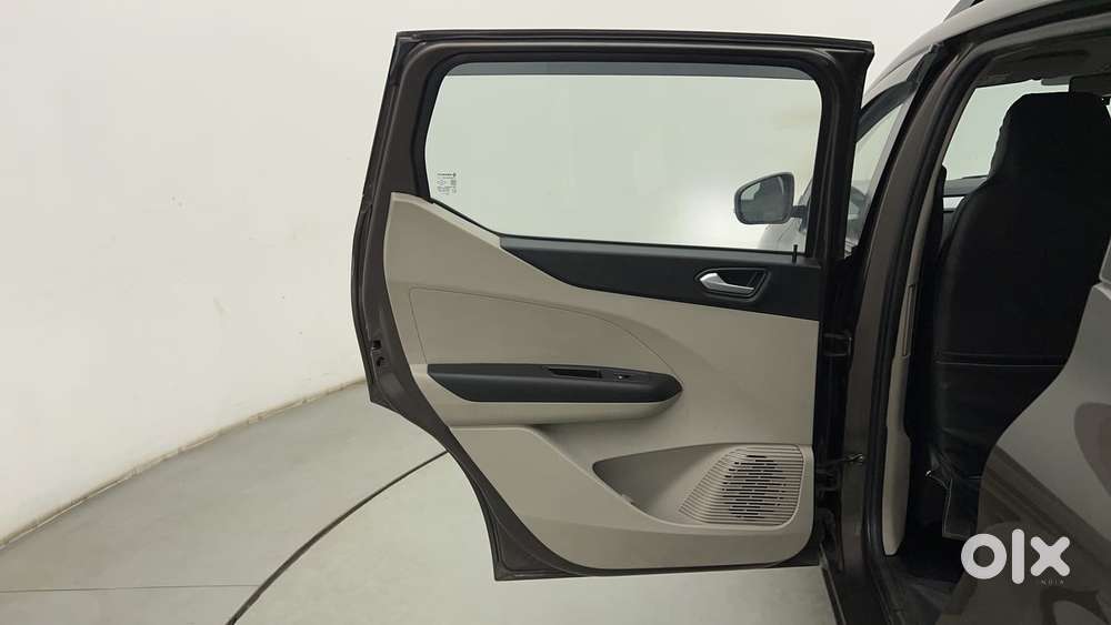 Renault Triber Rxz Easy-r Amt Dual Tone, 2023, Petrol