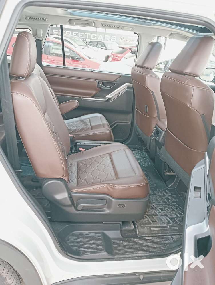 Toyota Innova Hycross 2.0 Zx (o) Hybrid 7 Str, 2023, Petrol