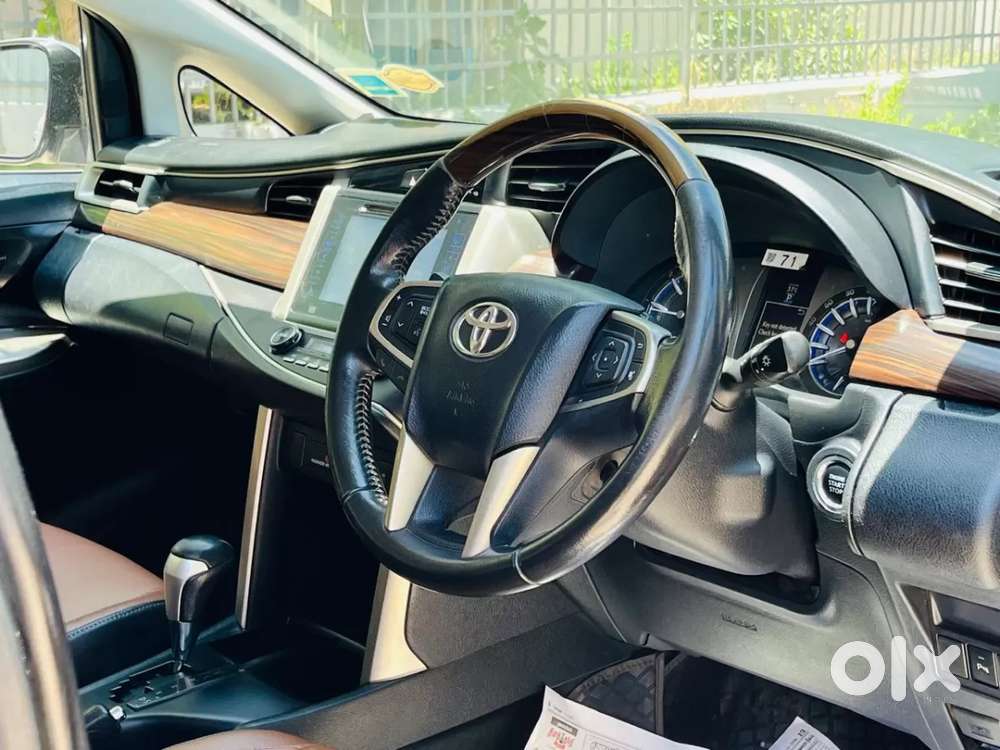 Toyota Innova Crysta 2.8 Zx At 7 Seater, 2016, Diesel