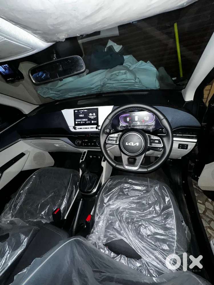 Kia Carens 2025 Petrol 4100 Km Driven