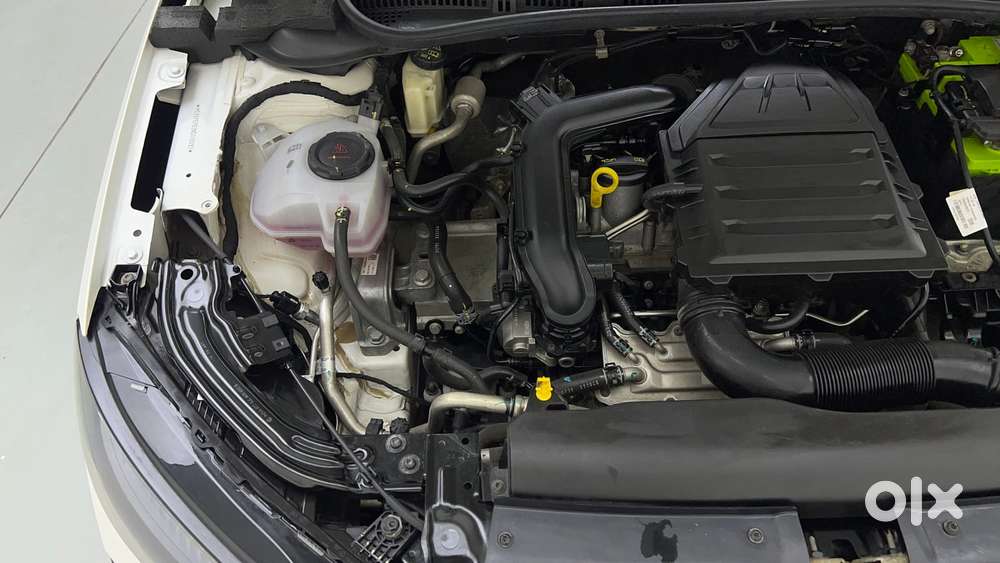 Skoda Slavia Ambition 1.0l Tsi At, 2022, Petrol