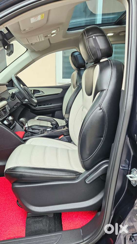 Mahindra Xuv700 2.2 Ax 7 Diesel At Str, 2025, Diesel