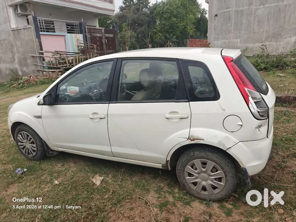 Ford Figo Petrol Zxi 2015 Variant