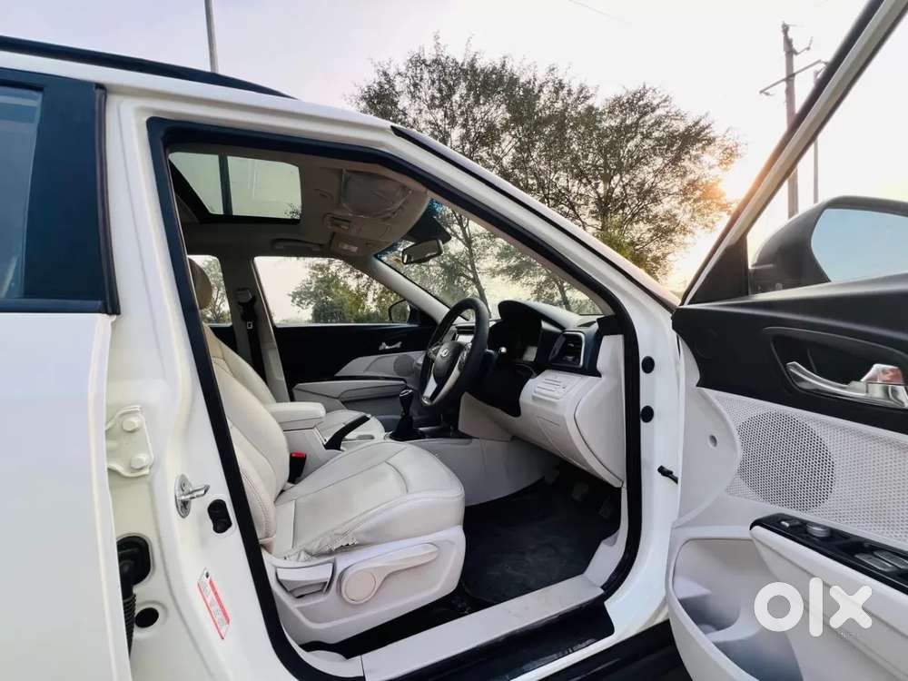 Mahindra Xuv300 W8, 2020, Petrol