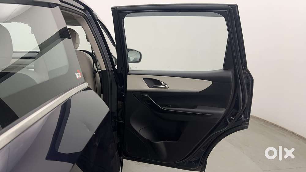 Mahindra Xuv700 2.2 Ax 7 Diesel Mt Luxury Pack Str, 2023, Diesel
