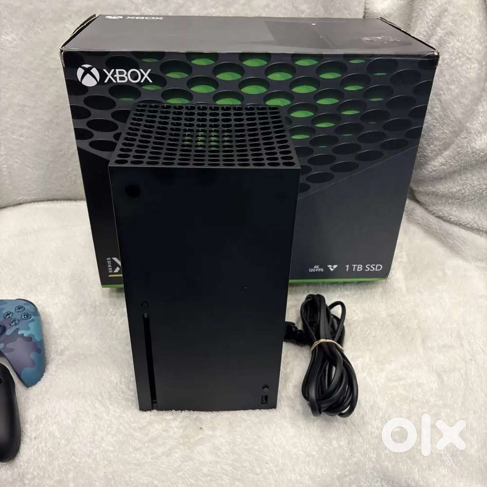 Xbox Series X 1TB Black. everything included