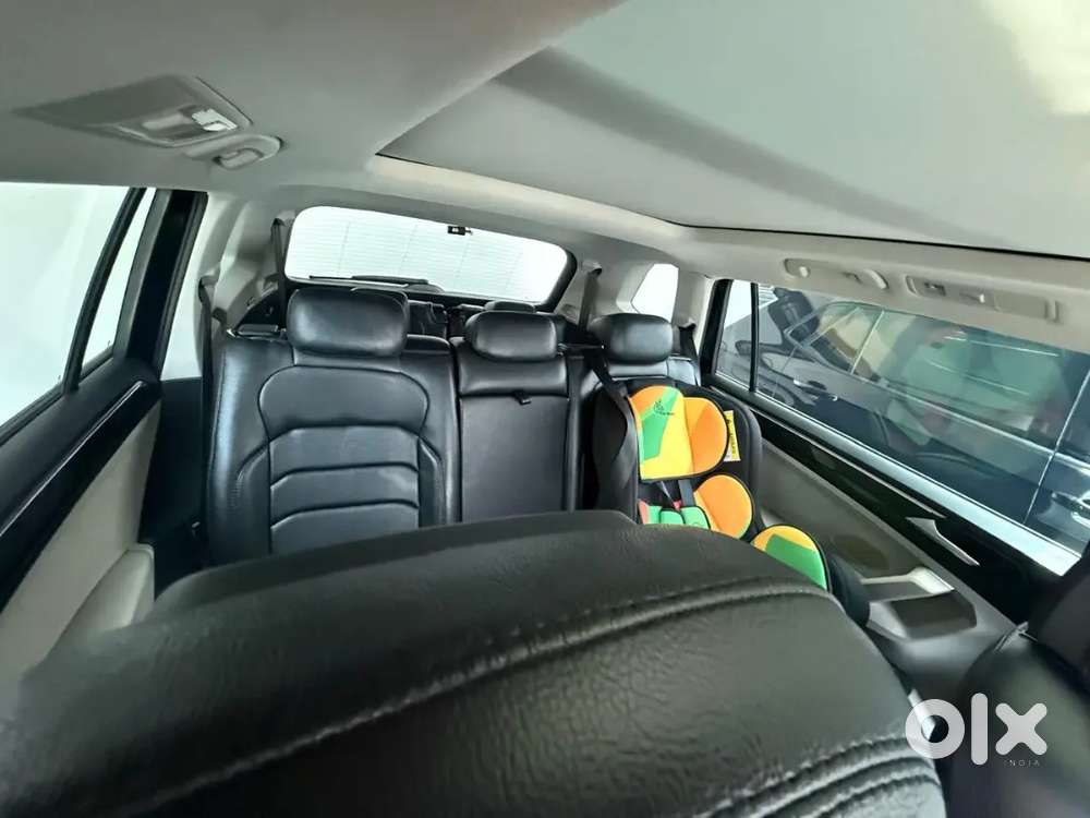 Black Beauty  Volkswagen Tiguan Allspace | Awd | Premium 7-seater |