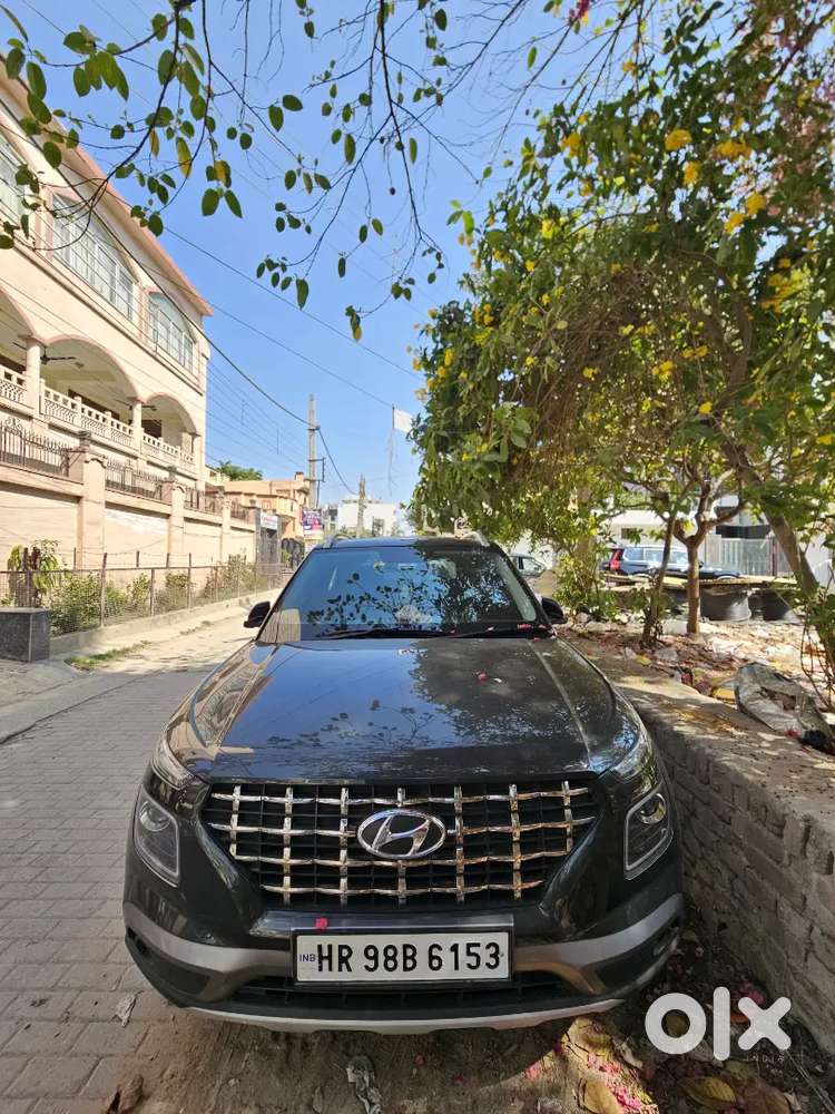 Hyundai Venue 2021 Petrol 42000 Km Driven