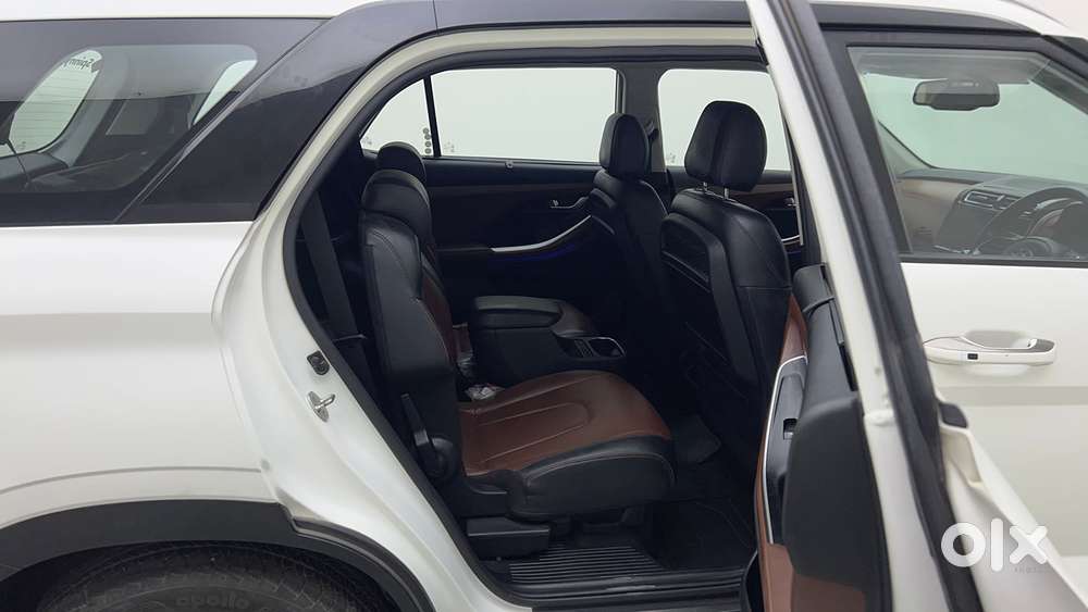 Hyundai Alcazar 2.0 Signature (o) Petrol At 6 Str, 2022, Petrol