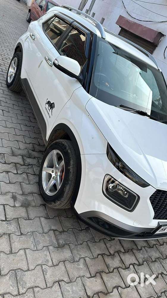 Hyundai Venue 2022 Petrol Well Maintained With Sunroof