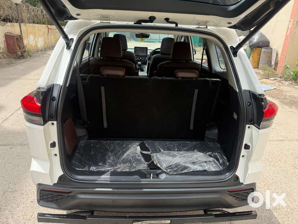 Toyota Innova Hycross 2.0 Zx Hybrid 7 Str, 2024, Petrol