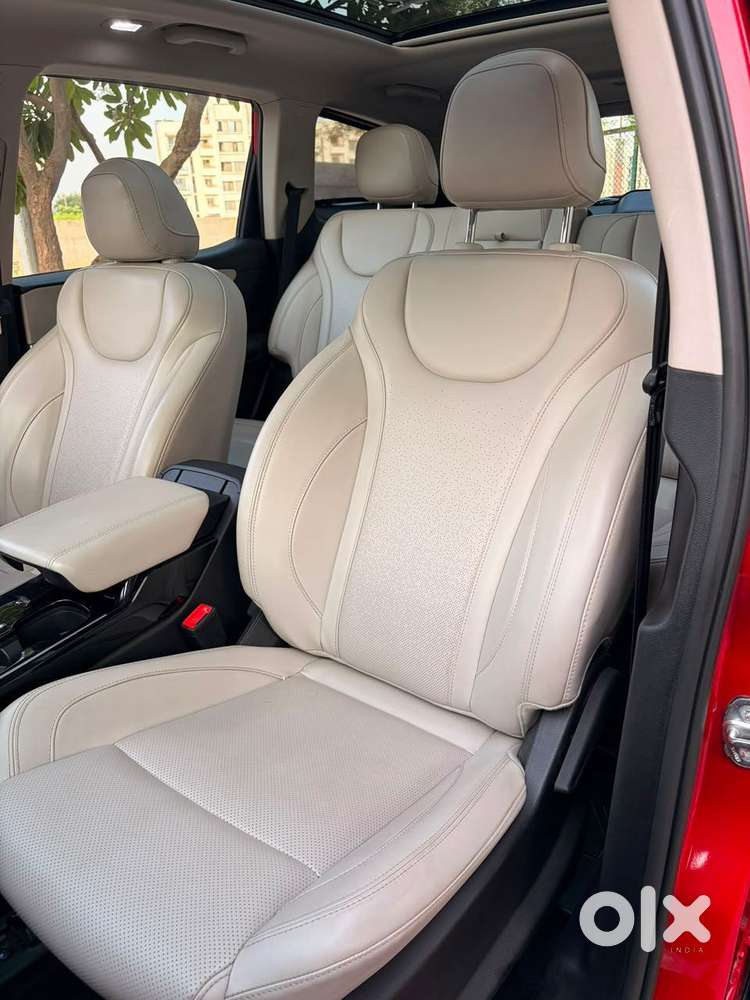 Mahindra Xuv700 2.0 Ax 7 Petrol At Str, 2023, Petrol