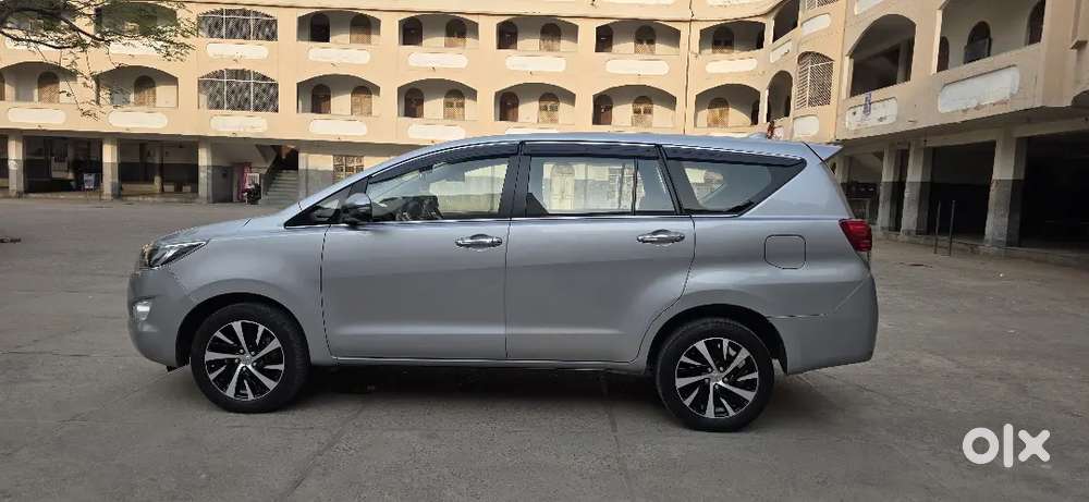 Toyota Innova Crysta 2.7 V 2018