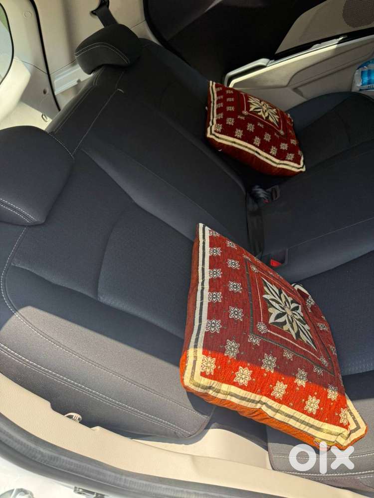 Mahindra Xuv300 2024 Petrol Well Maintained