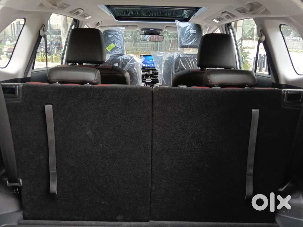 Toyota Innova Hycross 2.0 Zx Hybrid 7 Str, 2025, Petrol