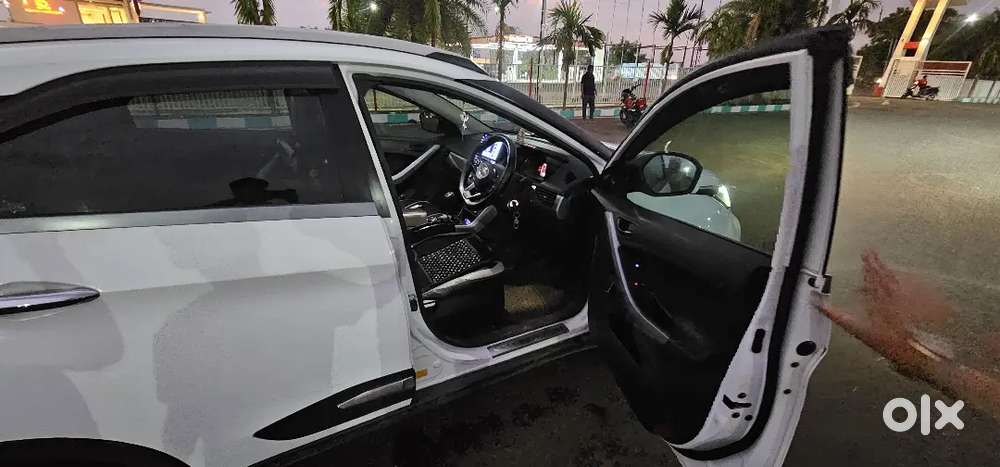 Good Condition Showroom Service History Single Hand Use With Sunroof