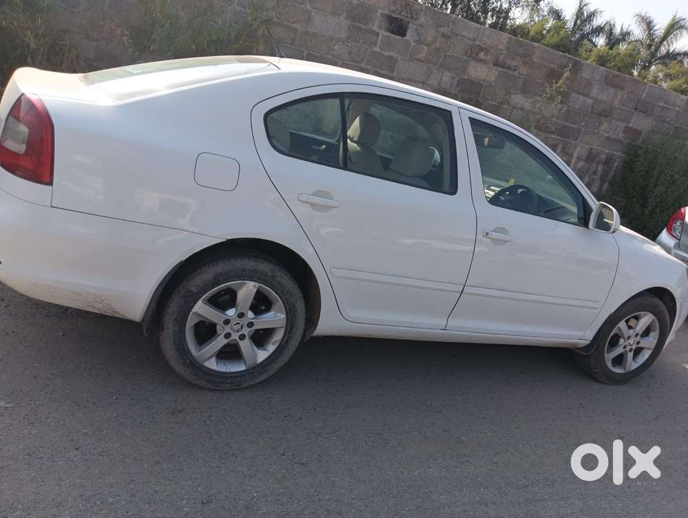 Skoda Laura Ambition 2.0 Tdi Cr Mt, 2010, Diesel