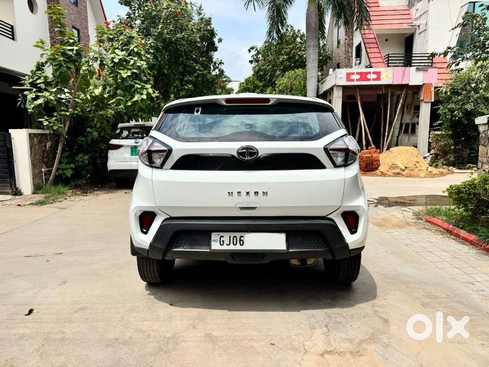 2022 Tata Nexon Petrol – Calgary White