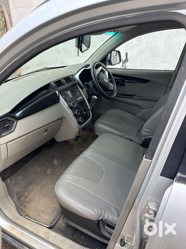 Mahindra Kuv 100