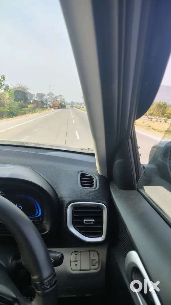 Hyundai Venue 2023 Petrol 11400 Km Driven