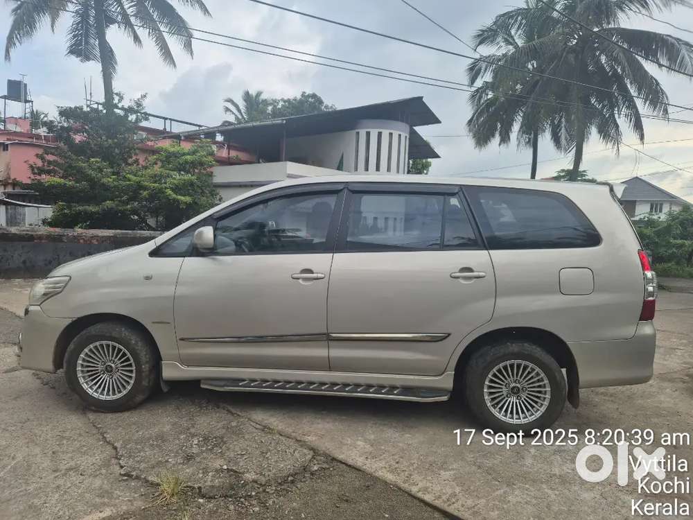 Toyota Innova 2013 Diesel Well Maintained, Full Showroom Service Hory