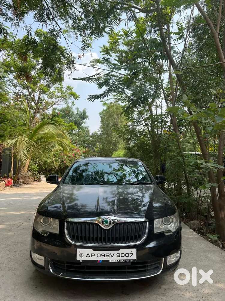 Skoda Superb 2009 Petrol 80000 Km Driven