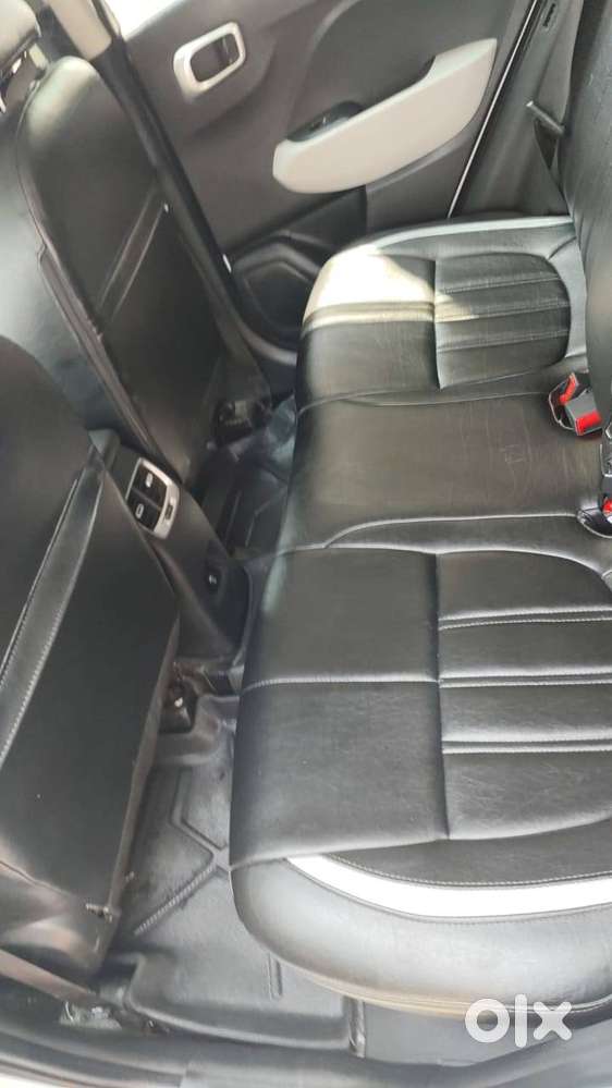 Hyundai Venue 2011 Petrol 10200 Km Driven