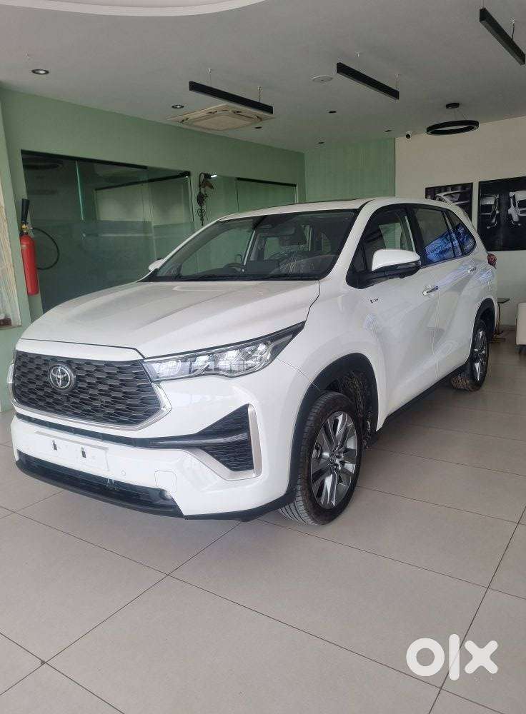 Toyota Innova Hycross 2.0 Zx (o) Hybrid 7 Str, 2025, Petrol