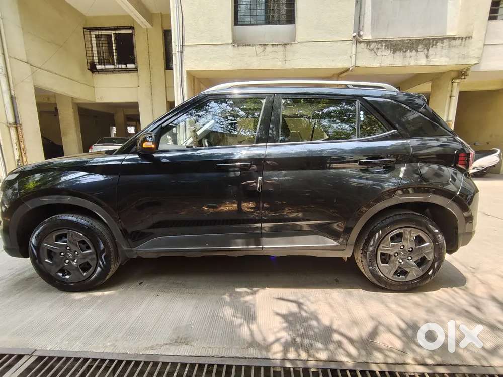 Hyundai Venue 2024 Sx 1.2 Petrol 22400 Km Driven