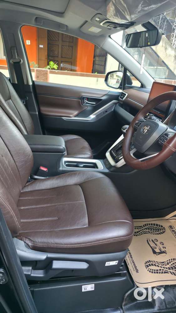 Toyota Innova Hycross 2.0 Vx (o) Hybrid 7 Str, 2025, Petrol