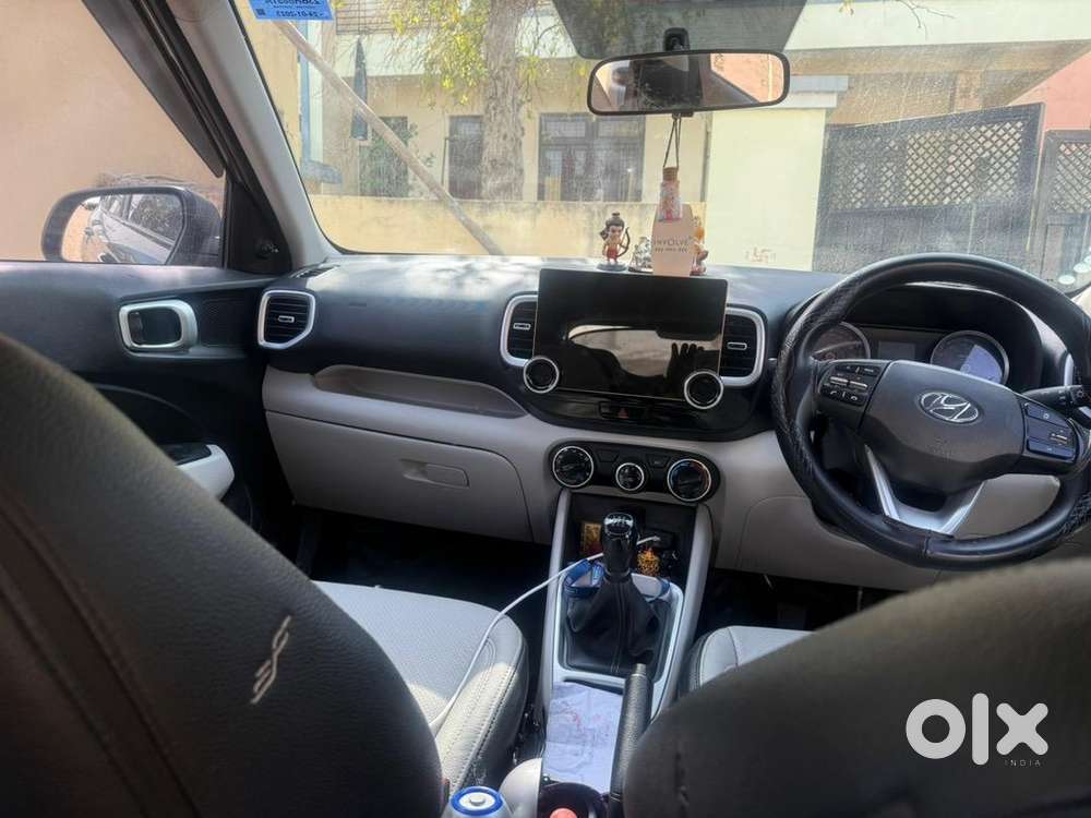 Hyundai Venue 2023 Petrol Well Maintained