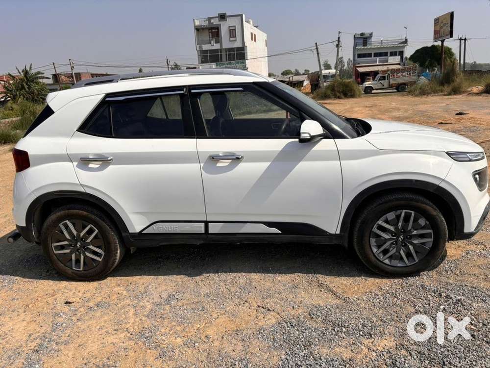 Hyundai Venue 2021 Diesel Showroom  Conditio