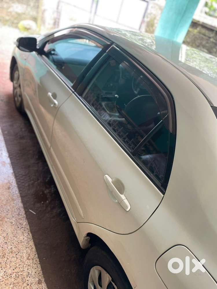 Toyota Corolla Altis 2011