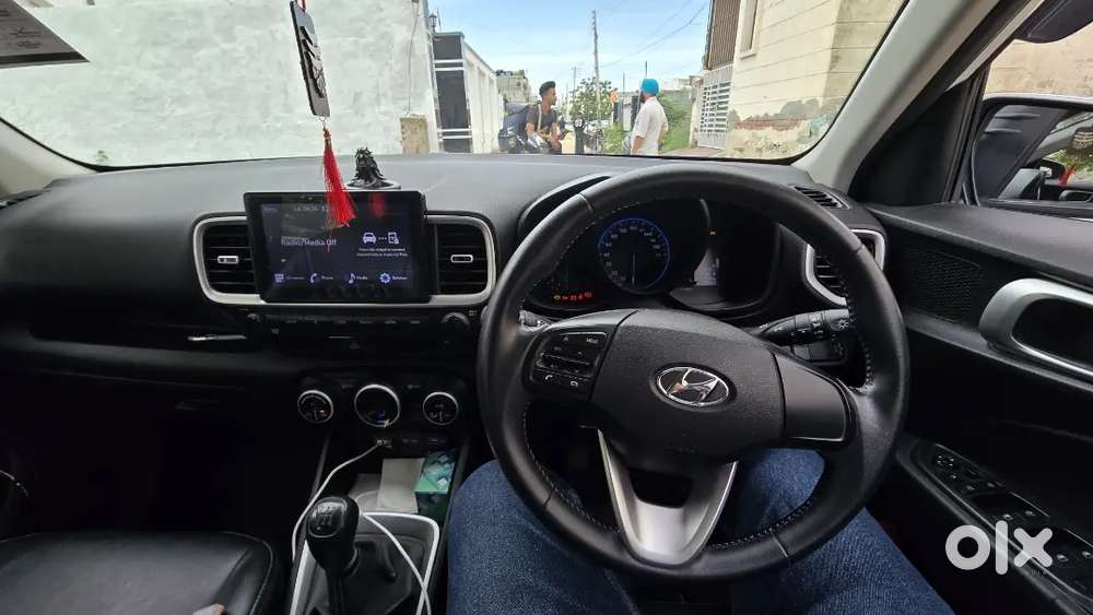 Hyundai Venue 2022 Petrol Well Maintained And Mid Variant