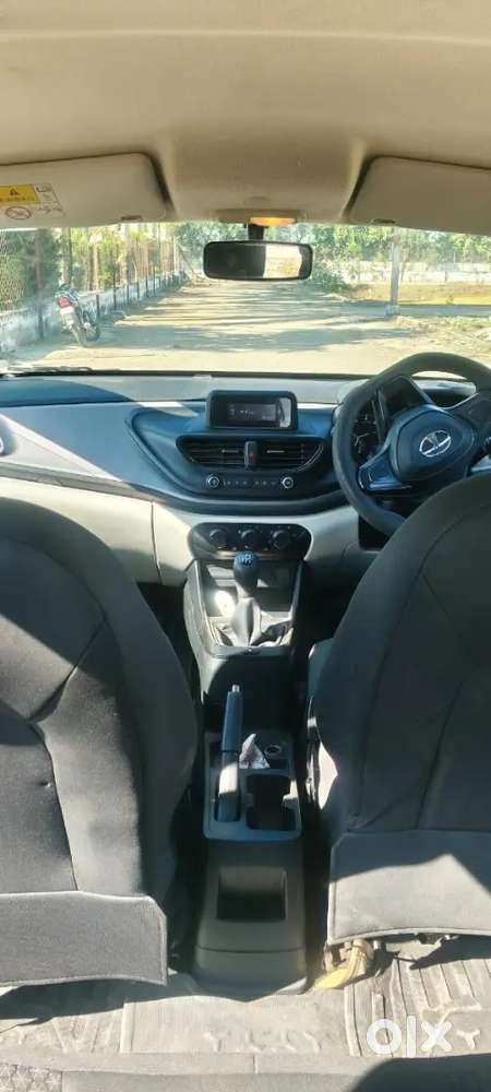Tata Altroz Xe Petrol 2021
