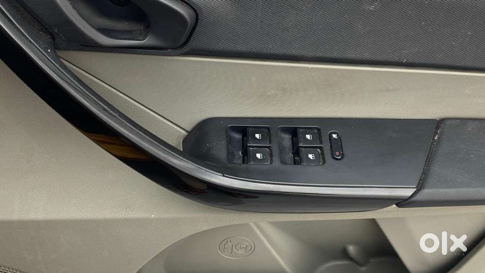 Tata Tiago 1.2 Revotron Xt, 2016, Petrol