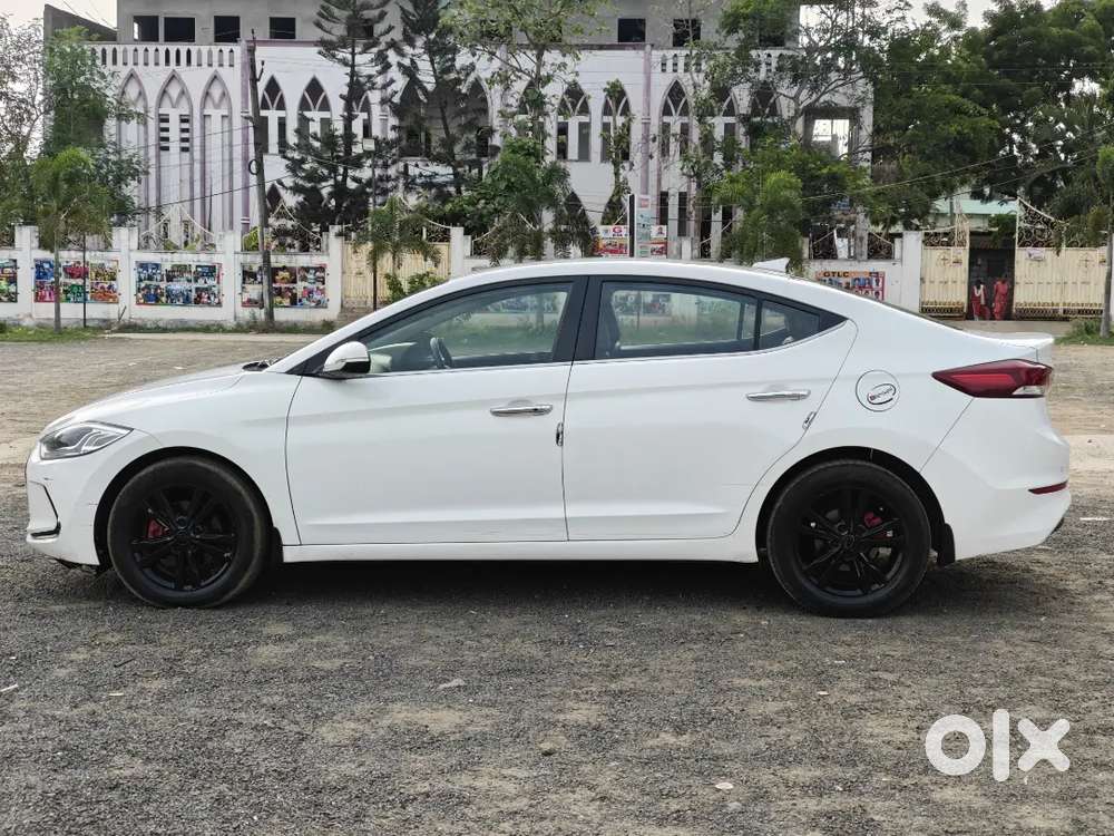 Hyundai New Elantra 2016 Diesel 132000 Km Driven