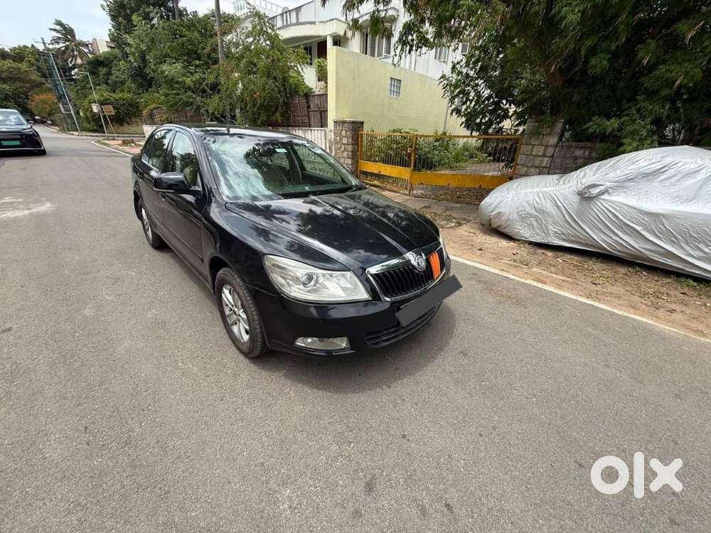 Skoda Laura Ambiente 2.0 Tdi Cr Manual, 2011, Diesel