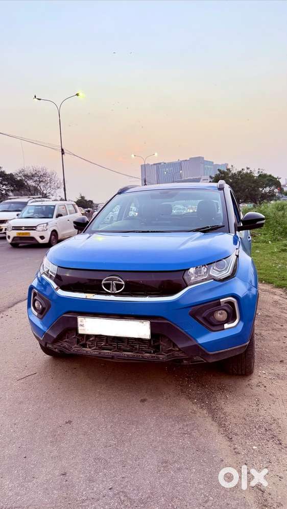 Tata Nexon 2020 Top End Petrol Automatic 32000km Gud Condition 1stowne