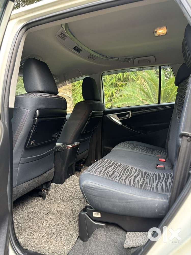 Toyota Innova Crysta [2020-ongoing] 2.4 Vx 8 Str, 2022, Diesel