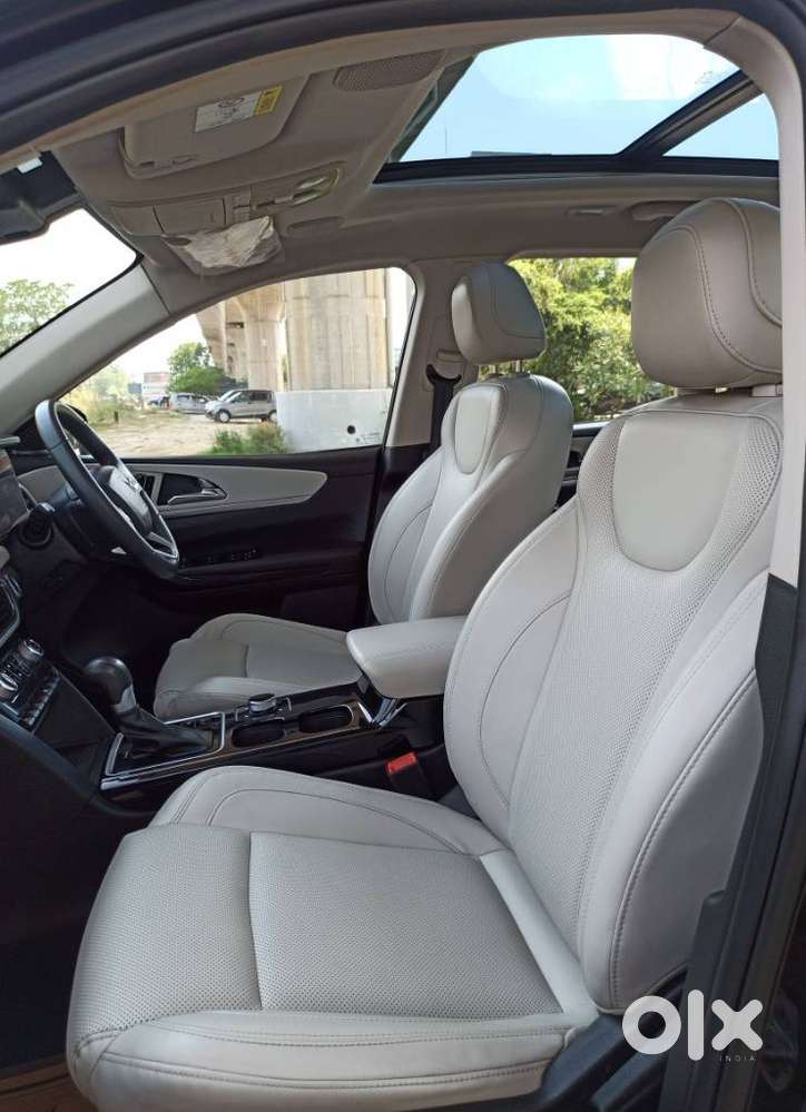 Mahindra Xuv700 2.2 Ax 7 Diesel At Luxury Pack Str Awd, 2026, Diesel
