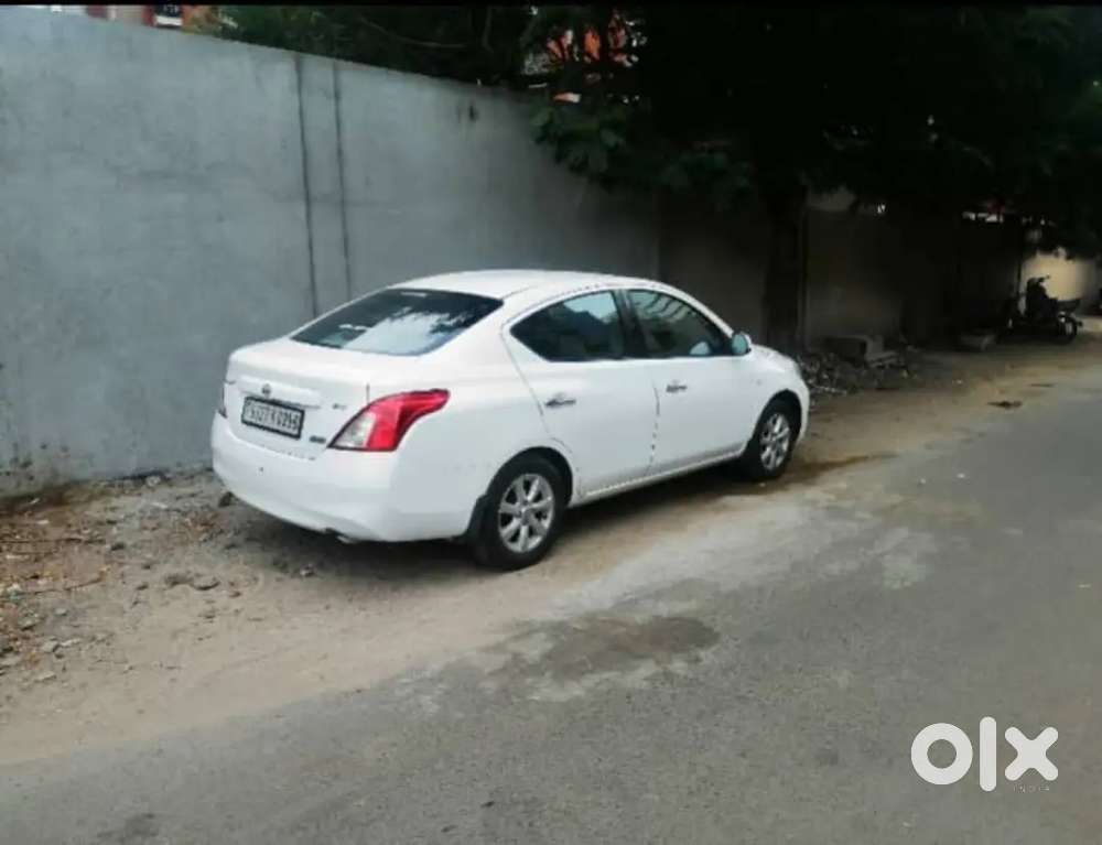 Nissan Sunny 2012