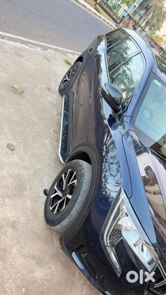 Mahindra Xuv700 2024 Diesel Well Maintained