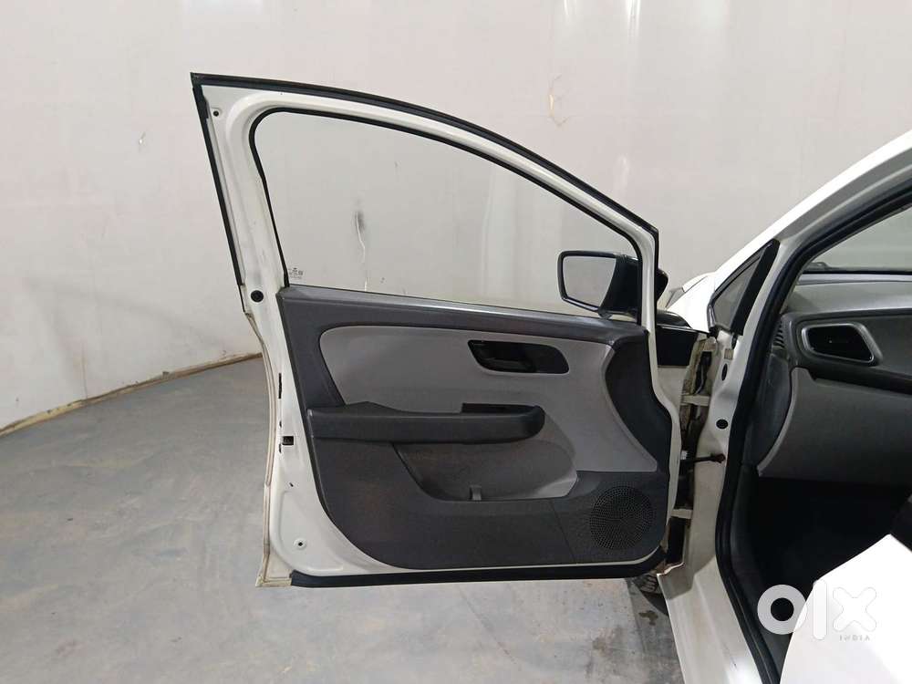 Tata Altroz 1.2 Xe Rhytm Petrol, 2020, Petrol