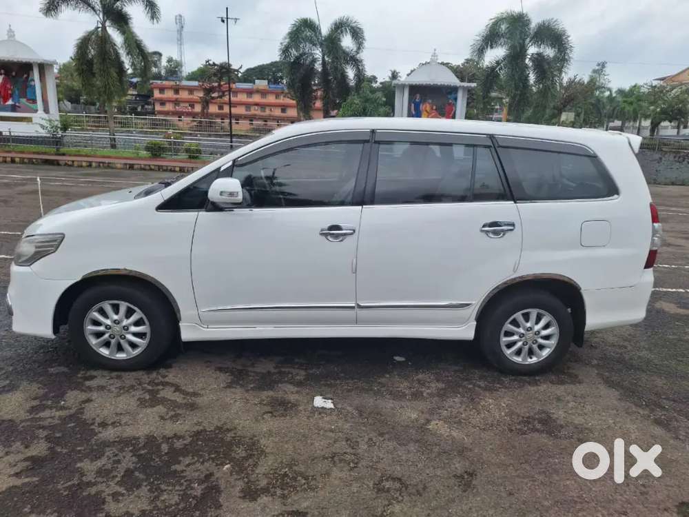 Innova 2.5 V Diesel (2014)