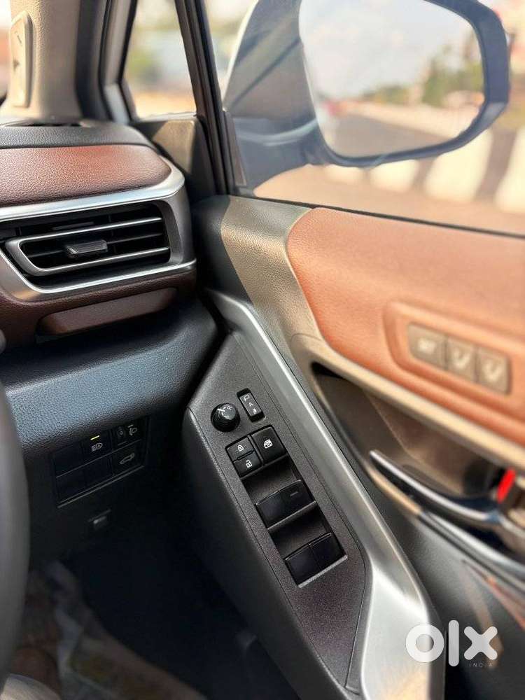 Toyota Innova Hycross 2.0 Zx (o) Hybrid 7 Str, 2025, Cng & Hybrids